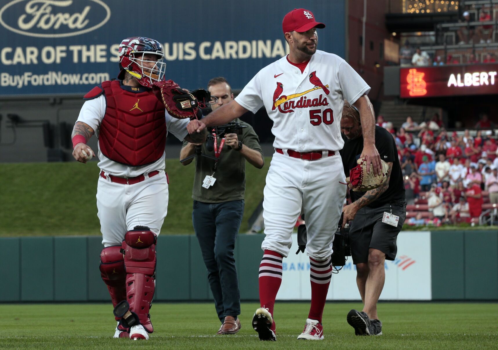 Cardinals, Brewers at Busch